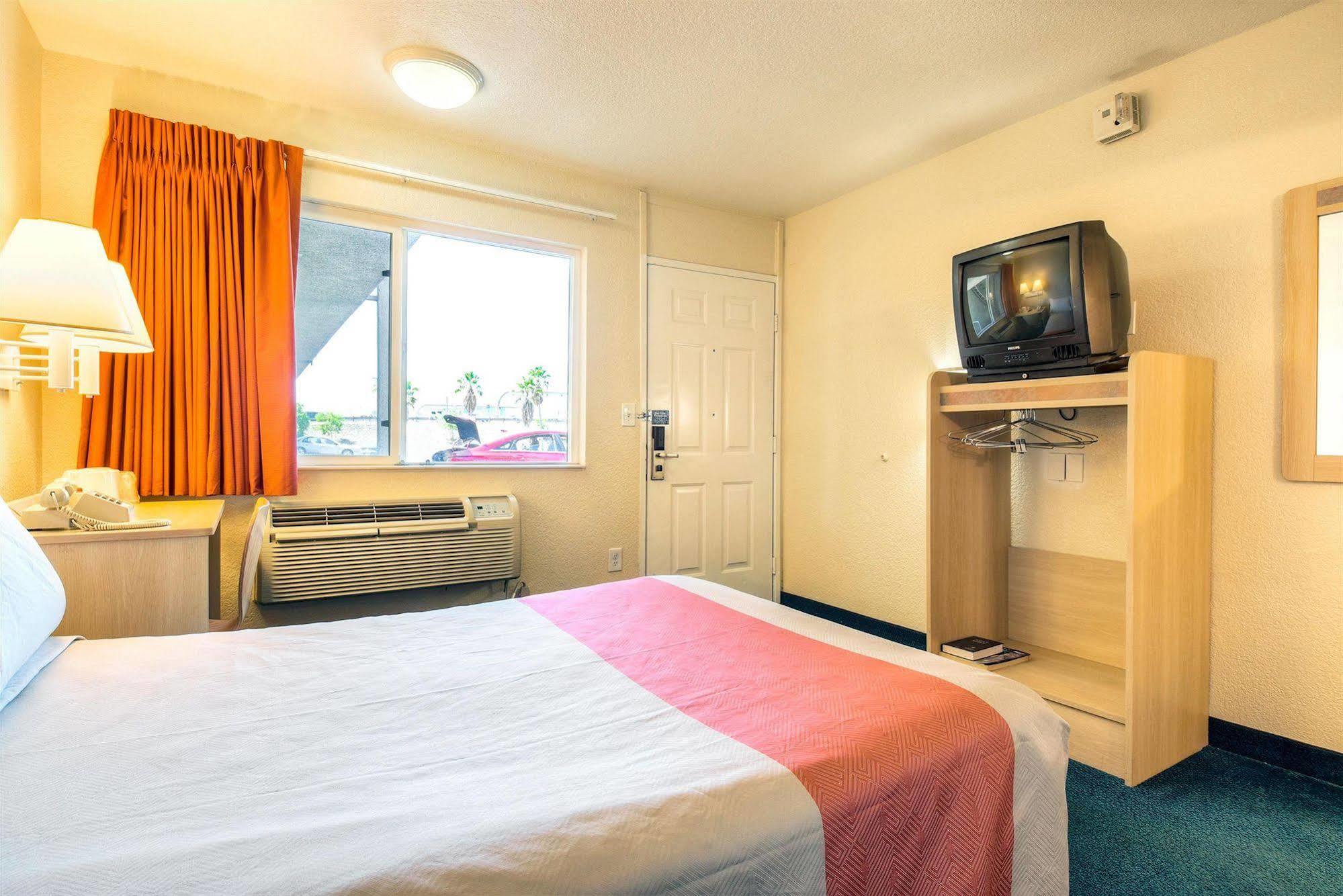 Motel 6-Fontana, Ca Dış mekan fotoğraf